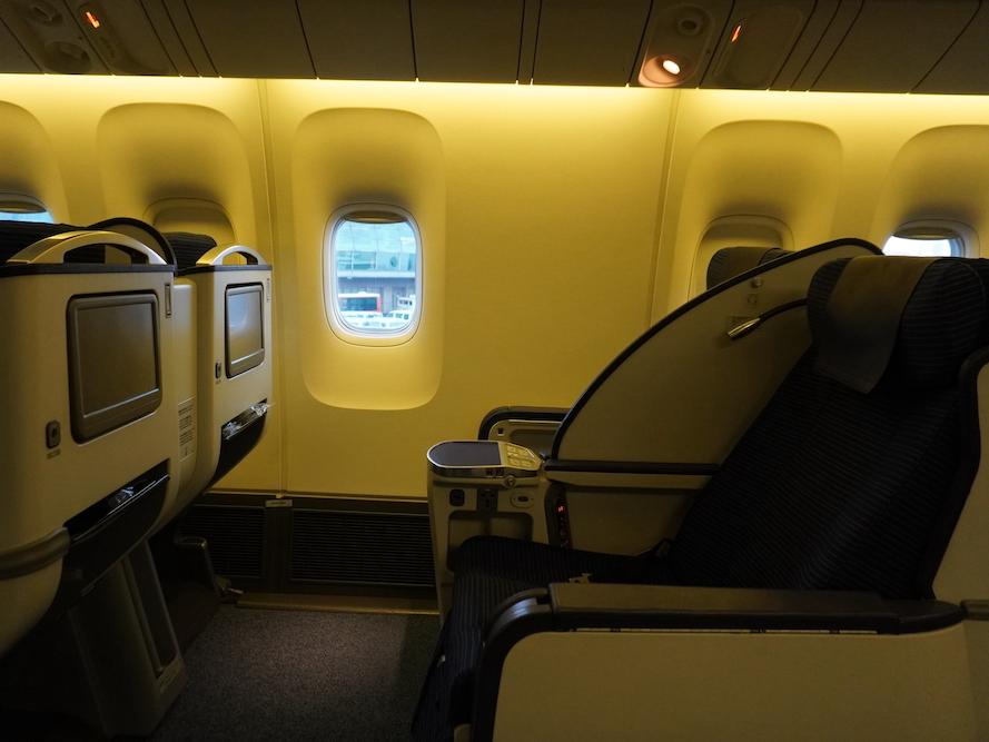 ANA・プレミアムクラス搭乗記：伊丹空港発、羽田空港行き