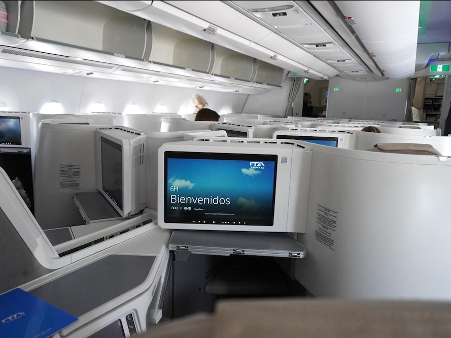 ITAエアウェイズ・ビジネスクラス搭乗記：ローマ・フィウミチーノ空港発、羽田空港行き