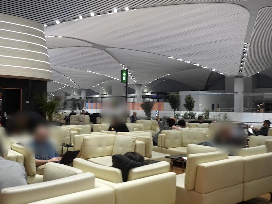 イスタンブール空港の航空ラウンジ「TURKISH AIRLINES LOUNGE BUSINESS」